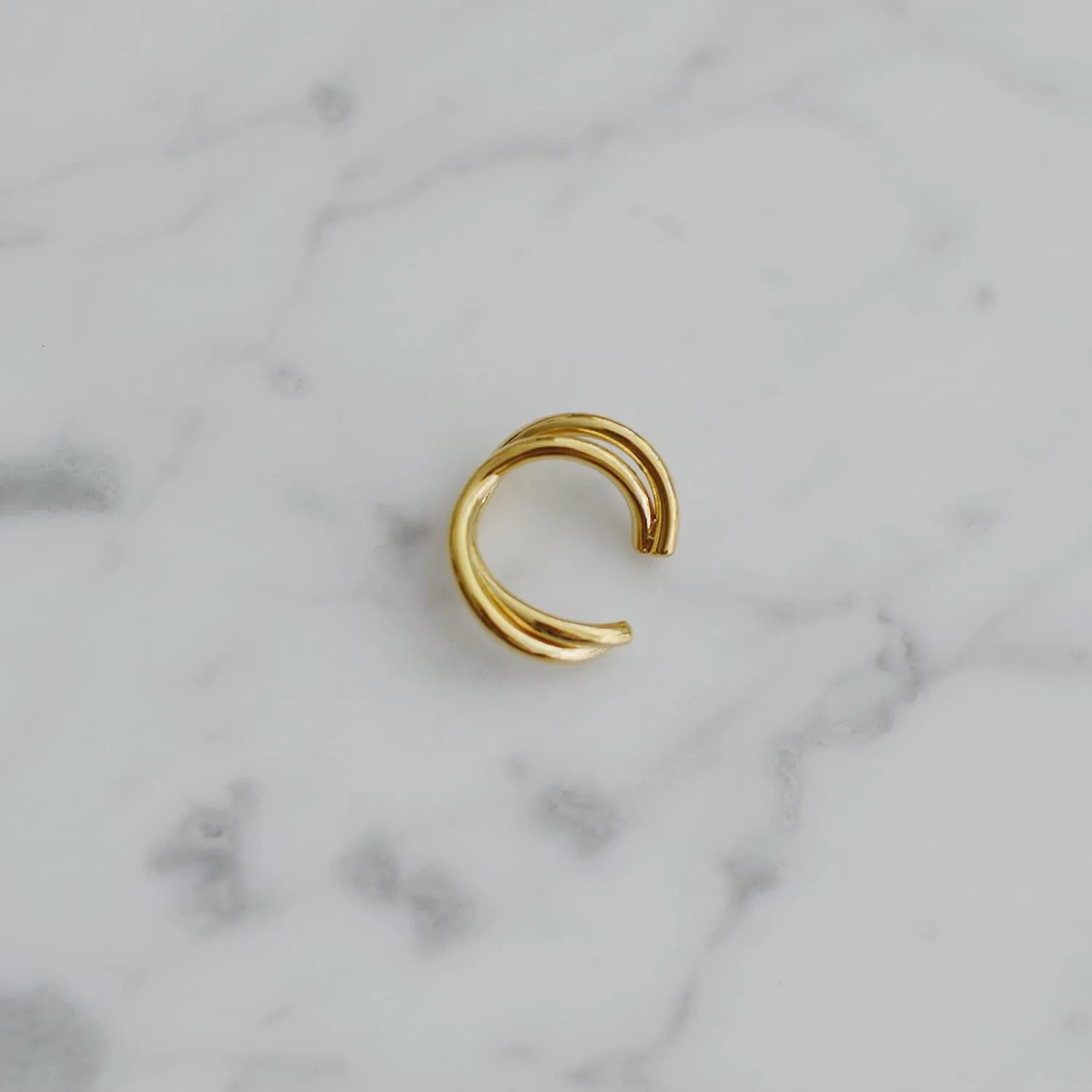 MINIMALIST LAYERING EAR CUFF