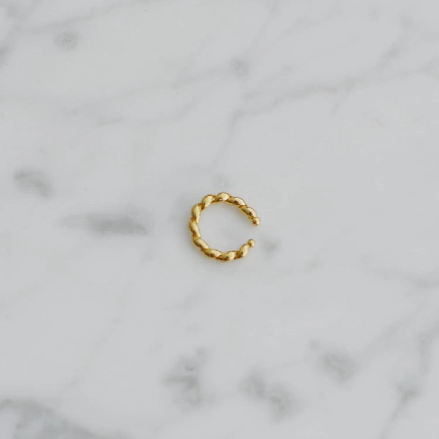 MINIMALIST LAYERING EAR CUFF