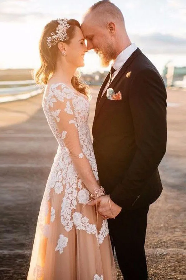 Romantic Long Sleeves Lace Appliques Beautiful Flowy Wedding Dresses For Women